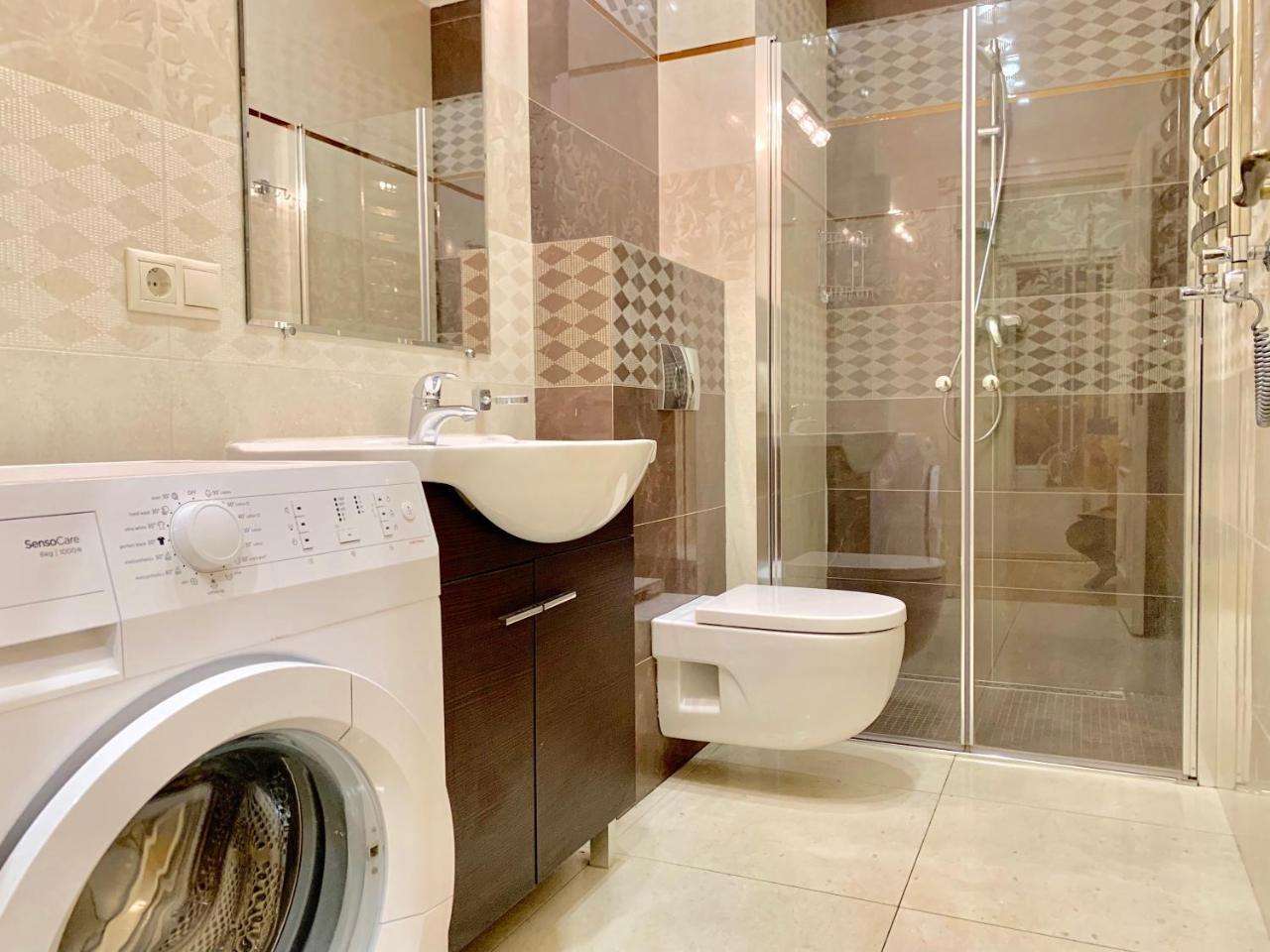 Two-Bedroom On Lesi Ukrainky 利沃夫 外观 照片