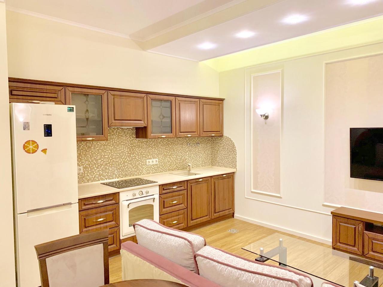 Two-Bedroom On Lesi Ukrainky 利沃夫 外观 照片