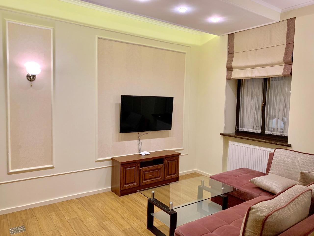 Two-Bedroom On Lesi Ukrainky 利沃夫 外观 照片