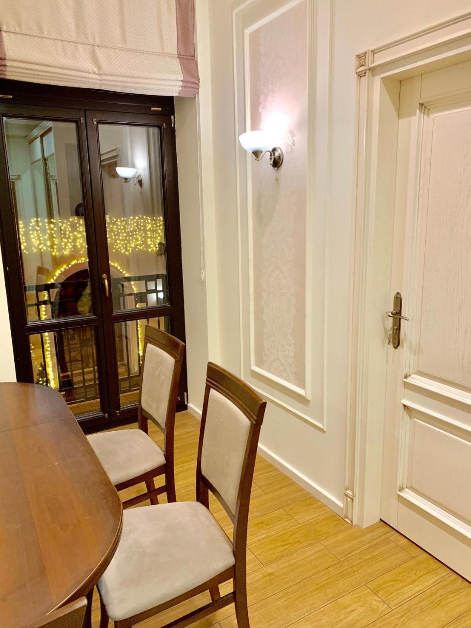 Two-Bedroom On Lesi Ukrainky 利沃夫 外观 照片