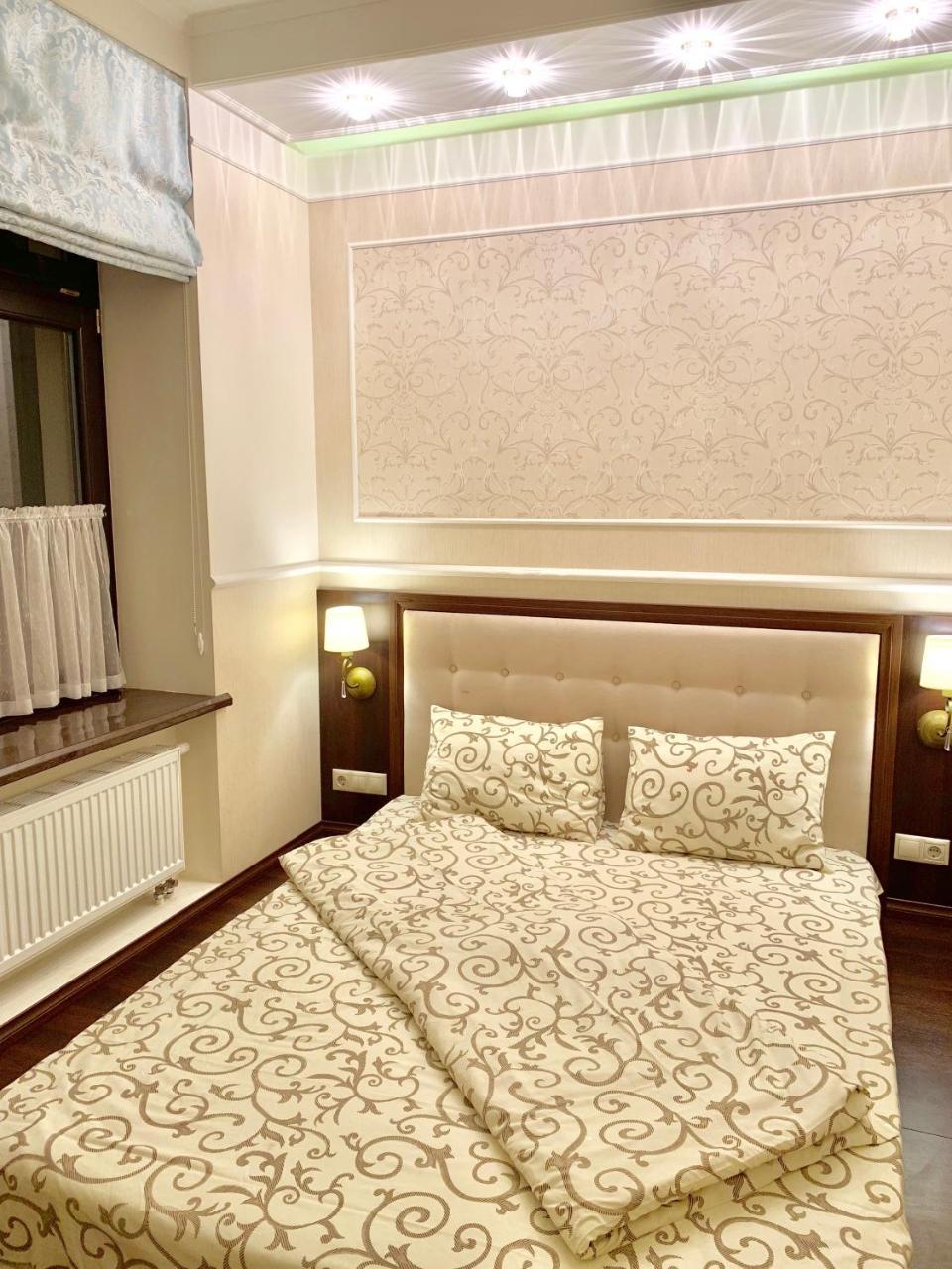 Two-Bedroom On Lesi Ukrainky 利沃夫 外观 照片