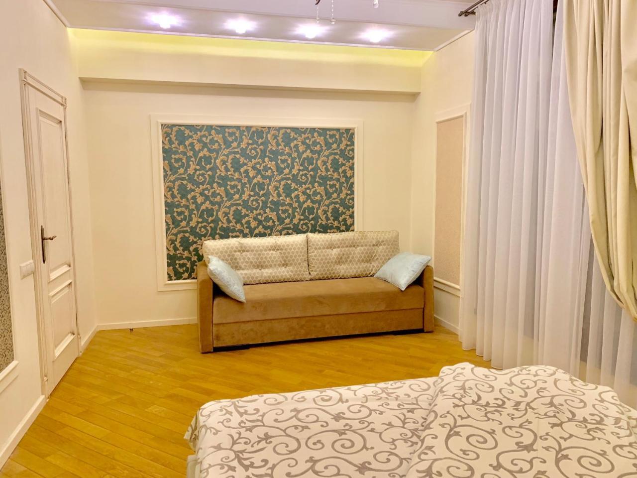 Two-Bedroom On Lesi Ukrainky 利沃夫 外观 照片